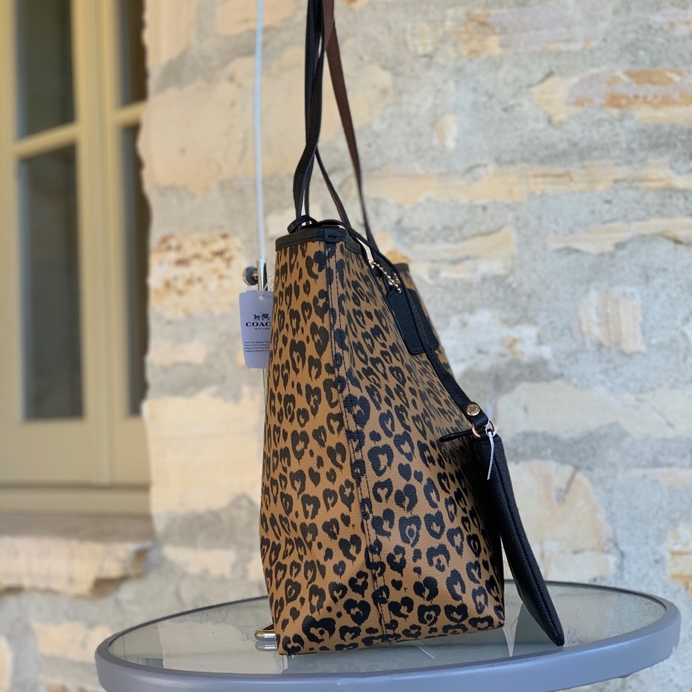 Nwt Coach wild Heart reversible Tote&wristlet - Picture 3 of 6